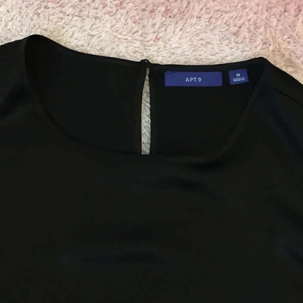 APT 9 keyhole back, silky puff pleated sleeve top - Picture 5 of 7